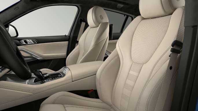 BMW X6 mit M Sportpaket, Polsterung. BMW X6 Interieur mit M Sportpaket mit Fokus auf Polsterung