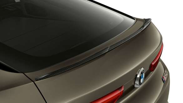 M Carbon Heckspoiler. BMW X6 mit Nahaufnahme der M Carbon Heckspoiler.