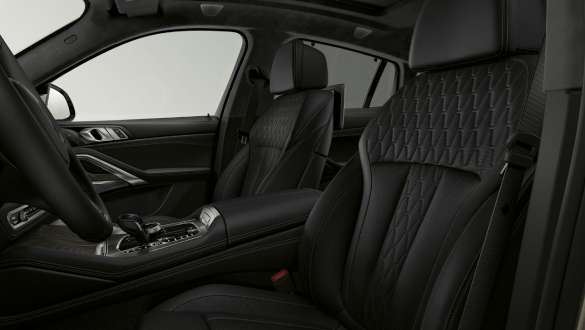 BMW X6 Sportsitze. BMW X6 Interieur mit Fokus auf Sportsitze.