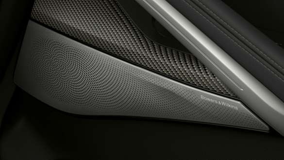 BMW X6 Lautsprecher. Close-up des BMW Interieurs mit Fokus auf Lautsprecherbox.