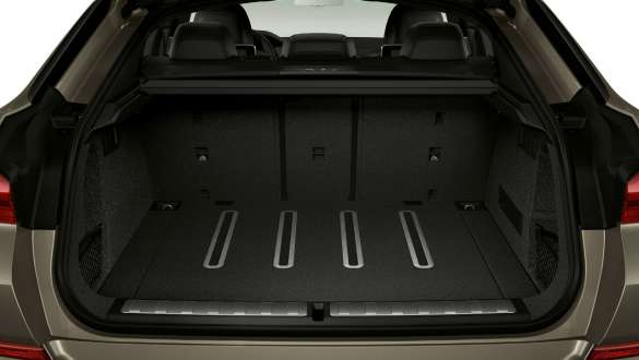 Gepäckraumpakets des BMW X6. Nahaufnahme des Gepäckraumpakets des BMW X6.