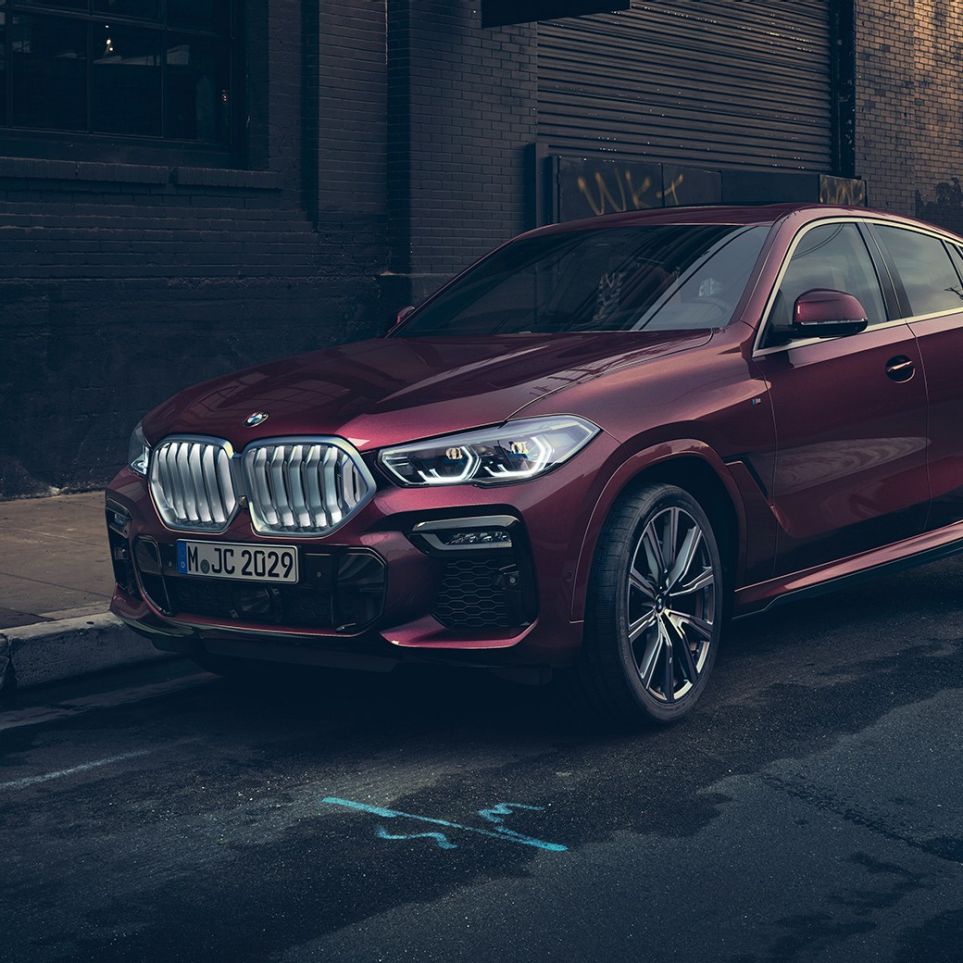 BMW X6 Individual Exterieur. BMW X6 Individual stehend in Dreiviertel-Front.