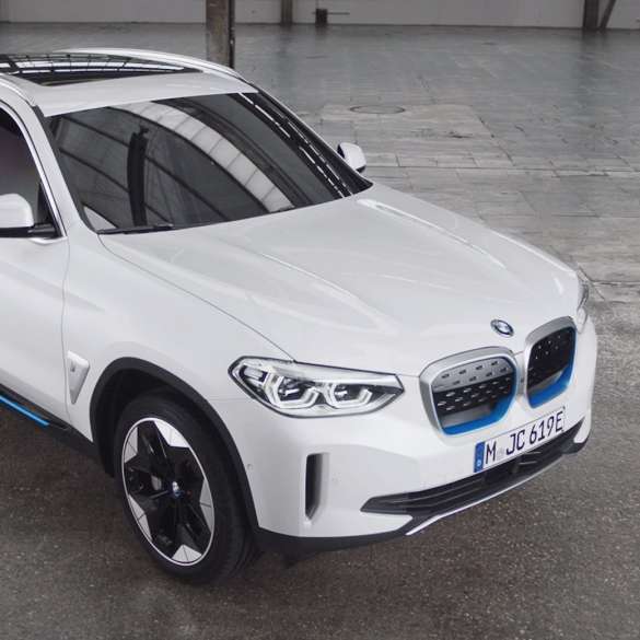 BMW iX3 G08 Exterieur-Design Film BMW iX3 G08 2020 Mineralweiß metallic Exterieur-Design Film
