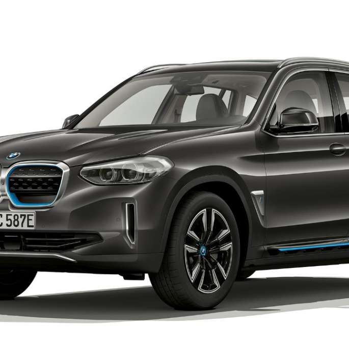 BMW iX3 G08 2020 Modell „Inspiring“ Dreiviertel-Frontansicht BMW iX3 G08 2020 Modell „Inspiring“ Sophistograu Brillianteffekt Dreiviertel-Frontansicht