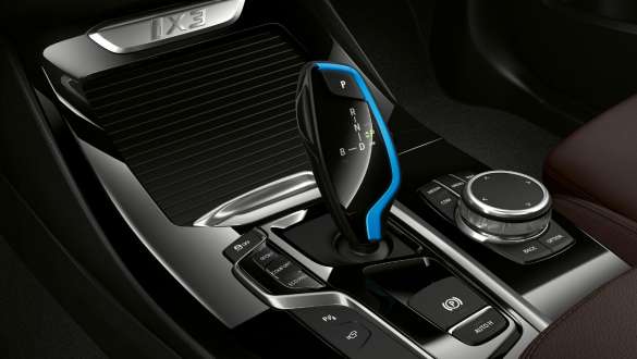Adaptives Fahrwerk BMW iX3 G08 Adaptives Fahrwerk BMW iX3 G08 2020 Innenraum Gangwahlhebel