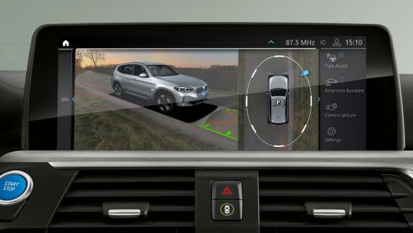 Parking Assistant Plus BMW iX3 G08 Parking Assistant Plus BMW iX3 G08 2020 Control Display Innenraum