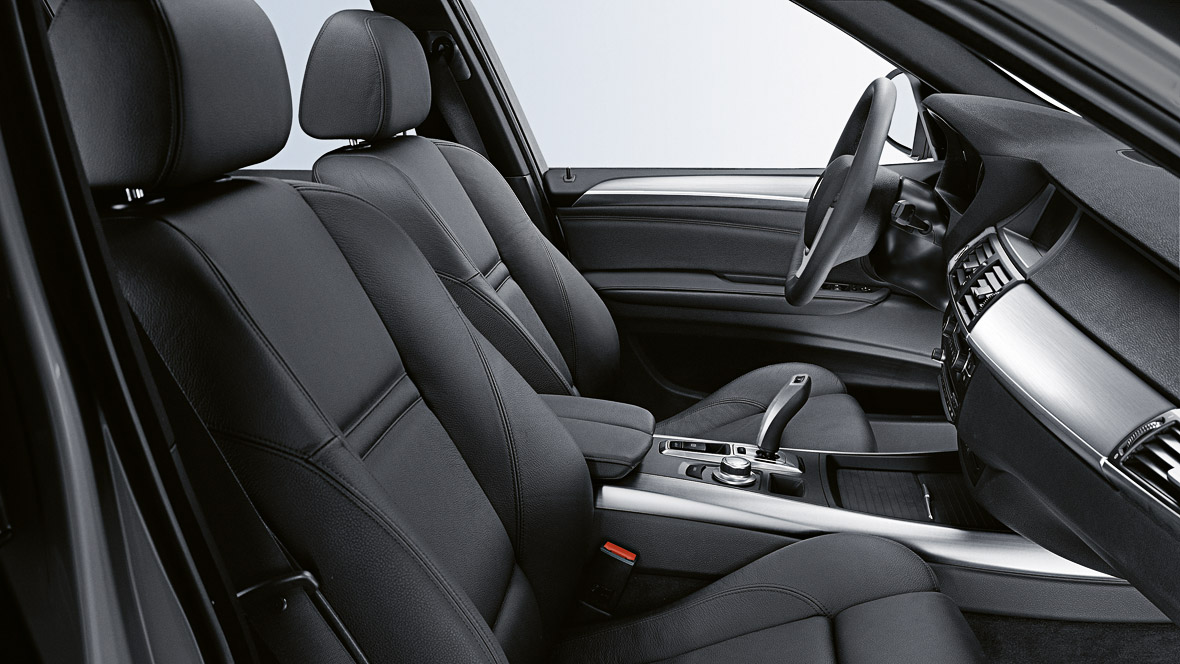 https://www.bmw.at/content/dam/bmw/common/accessories/images/e70_Interieur_Sport_seats_p.jpg