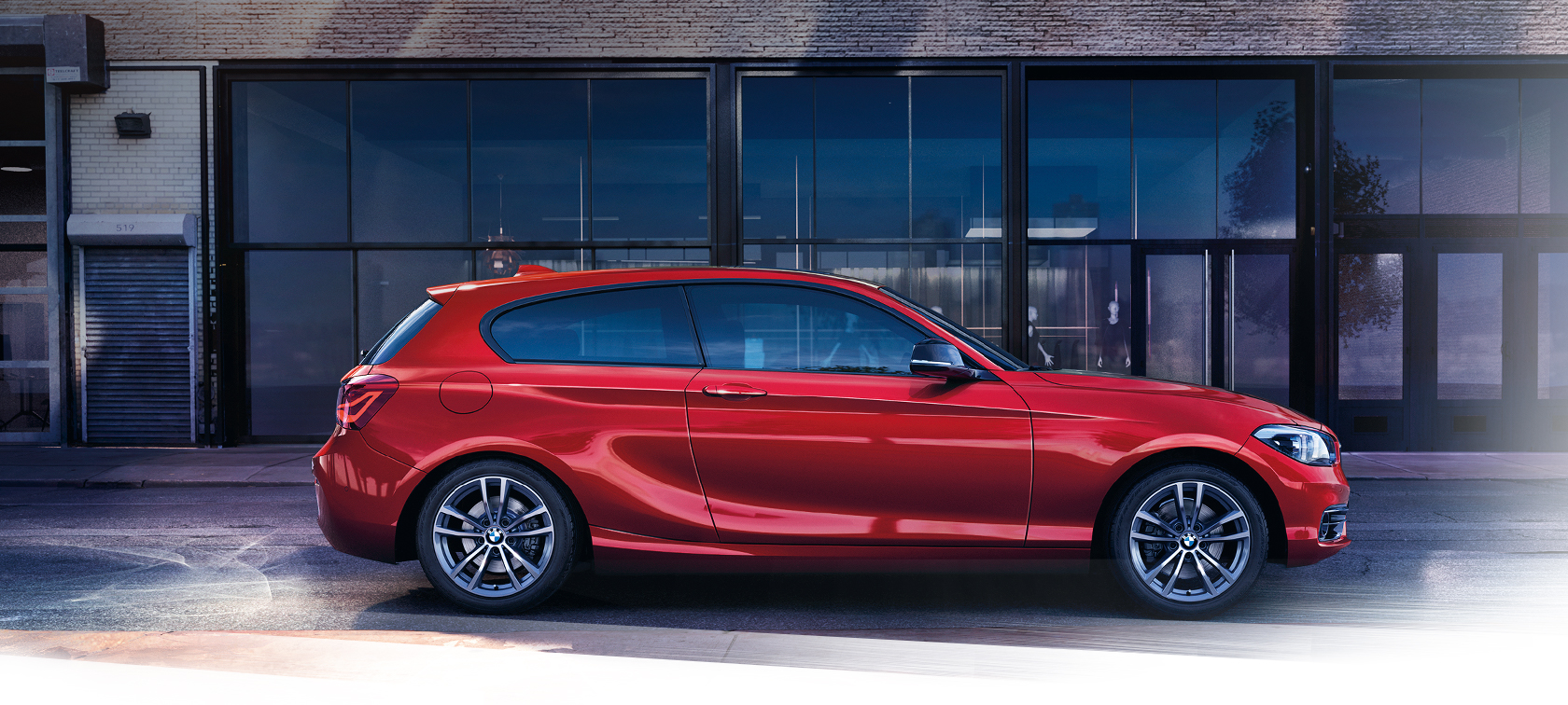 BMW 1er 3-Türer rot - Seitenansicht BMW 1er 3-Türer rot - Seitenansicht