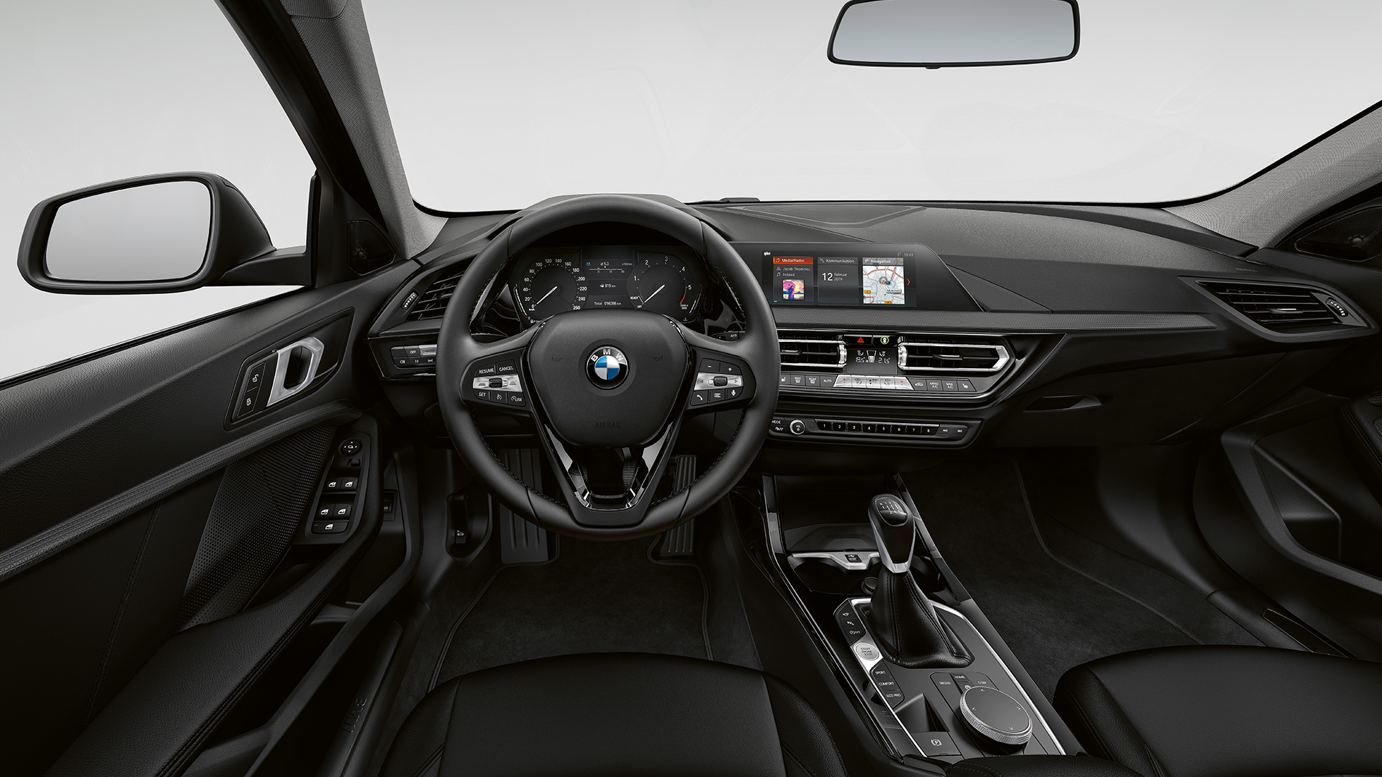 Lederlenkrad. BMW 1er Modell Advantage, Cockpit mit Lederlenkrad.