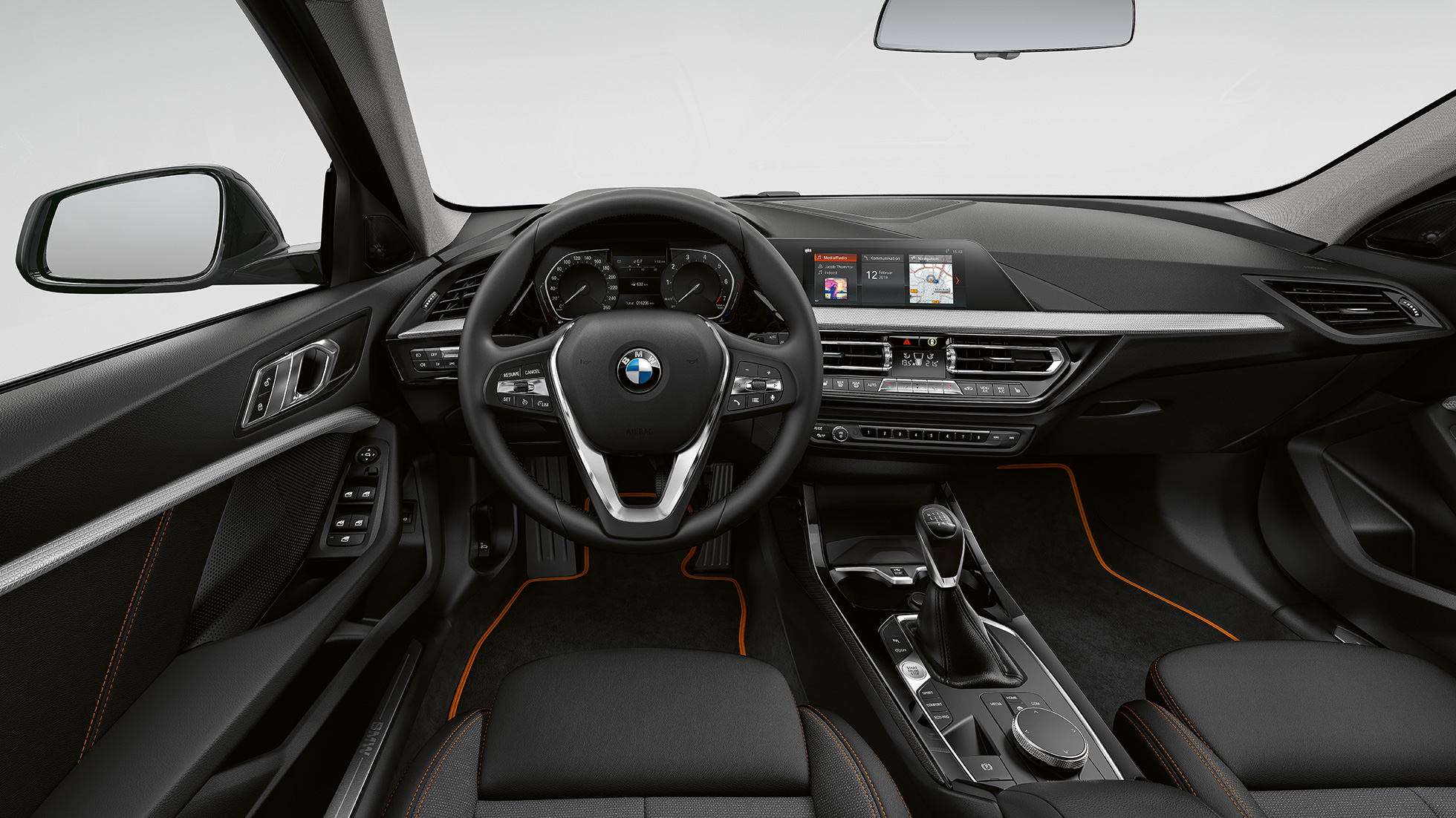 Sport-Lederlenkrad. BMW 1er Modell Sport Line, Cockpit mit Sport-Lederlenkrad.