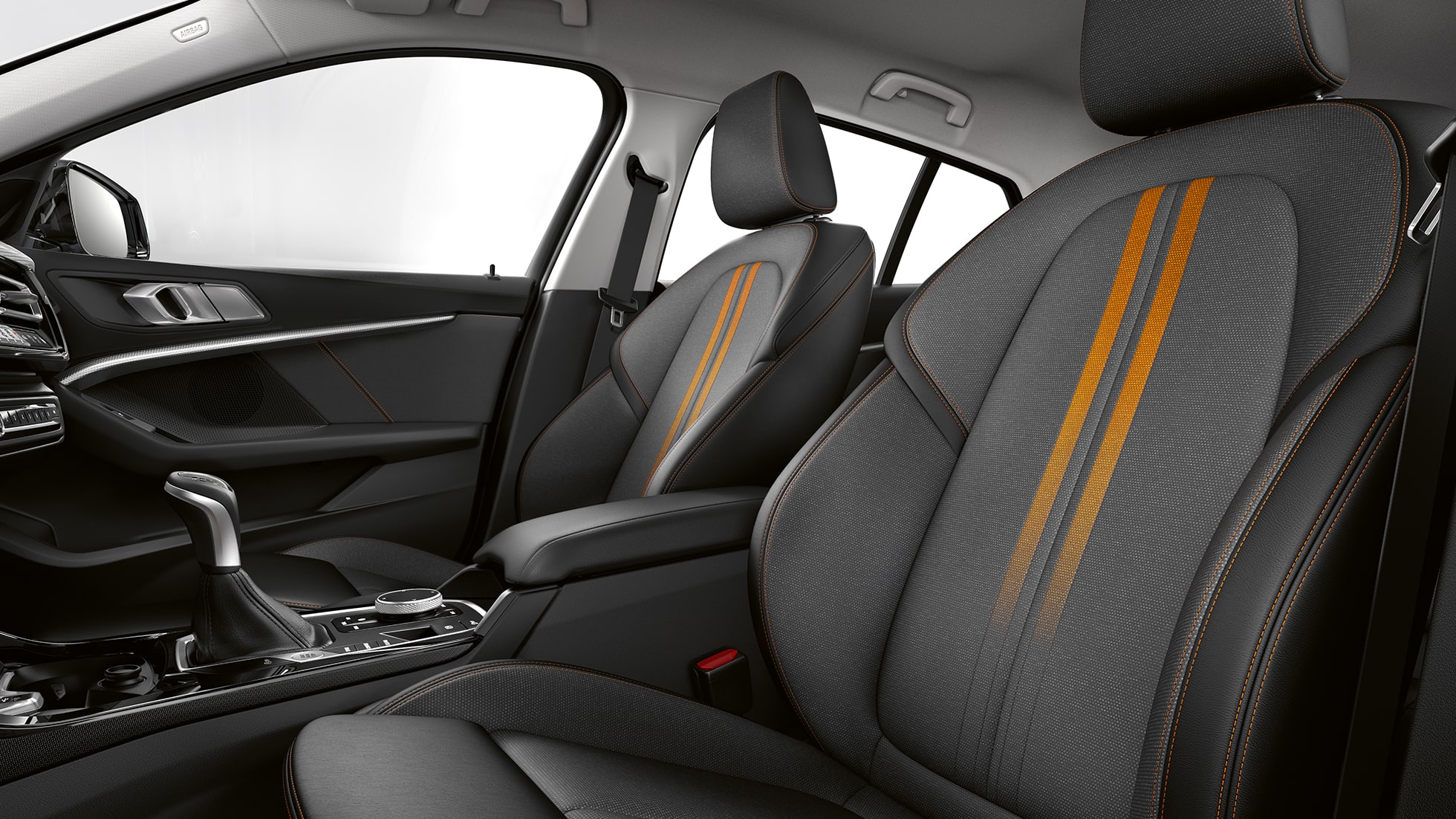 Sportsitze für Fahrer und Beifahrer. BMW 1er Modell Sport Line, Interieur mit Sportsitzen für Fahrer und Beifahrer.
