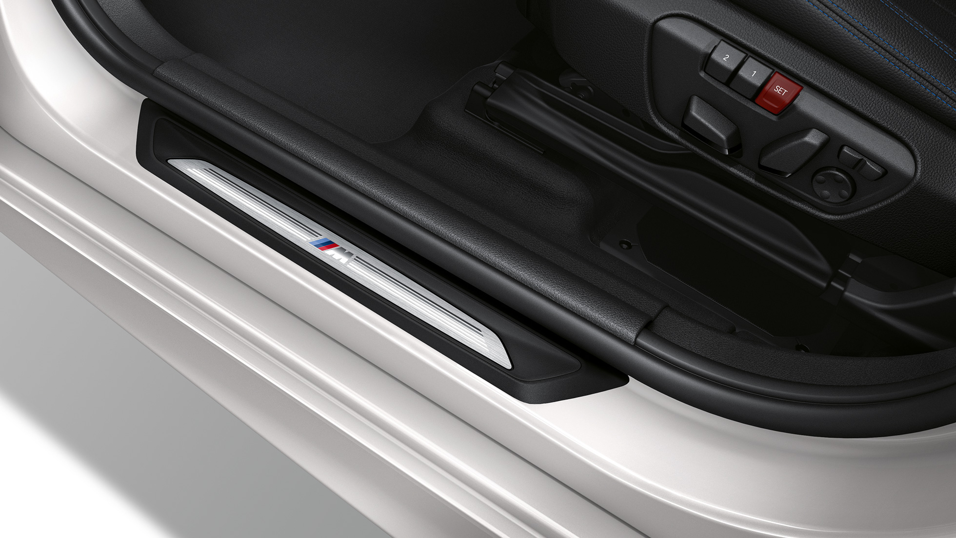 Einstiegsleisten BMW 2er Active Tourer Modell M Sport Einstiegsleisten BMW 2er Active Tourer 220d xDrive Modell M Sport F45 2018 Mineralweiß metallic Exterieur