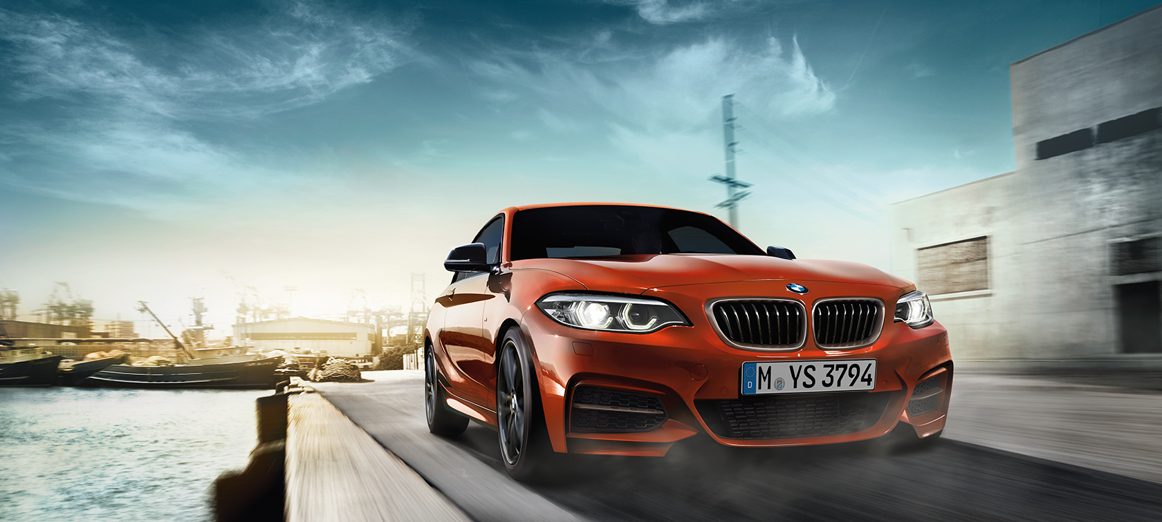 BMW 2er Coupé, Fahraufnahme Dreiviertel Frontschuss BMW 2er Coupé, Fahraufnahme Dreiviertel Frontschuss