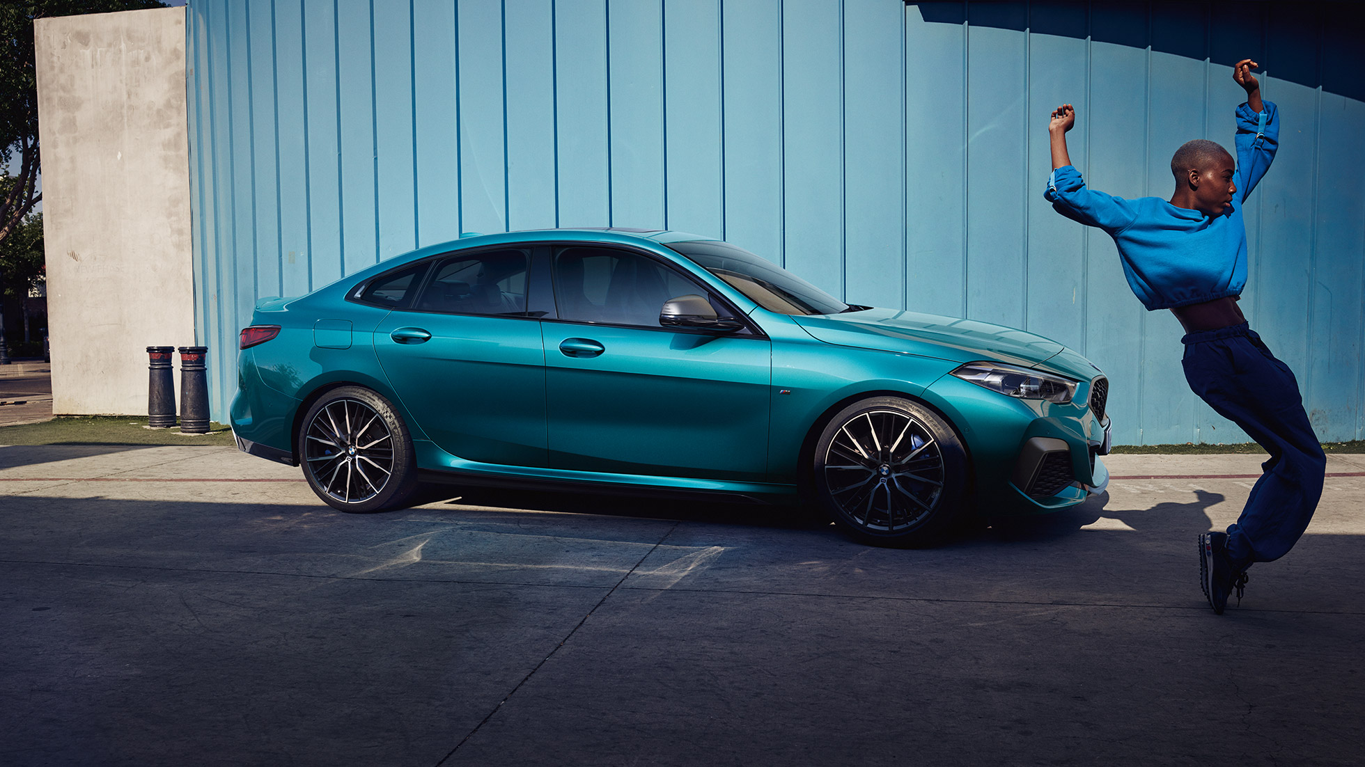 Attraktive Coupé-Silhouette BMW 2er Gran Coupé Attraktive Coupé-Silhouette BMW 2er Gran Coupé Snapper Rocks Blau metallic F44 Seitenansicht