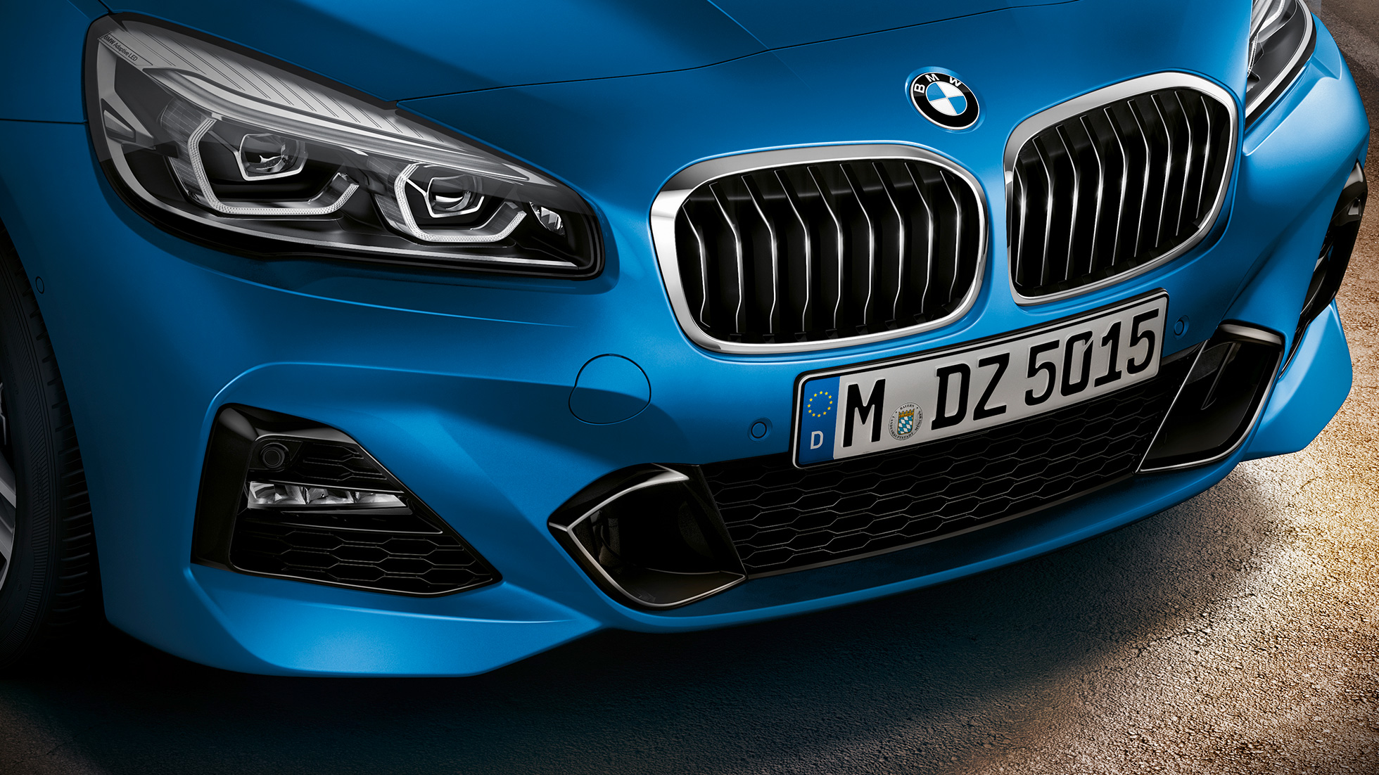 Doppelniere BMW 2er Gran Tourer Doppelniere BMW 2er Gran Tourer F46 Facelift 2018 Estoril Blue metallic Nahaufnahme Front