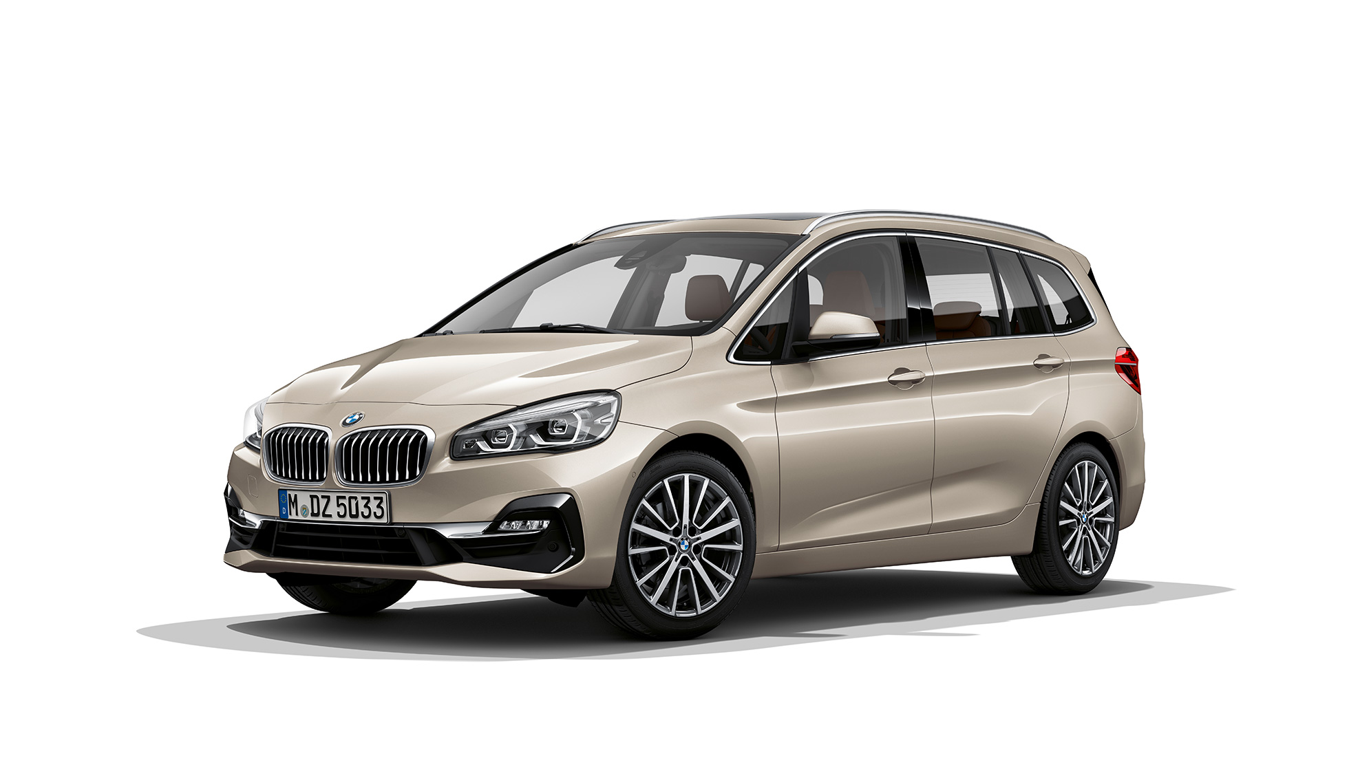 Dreiviertel-Frontansicht BMW 2er Gran Tourer Modell Luxury Line BMW 2er Gran Tourer 218d xDrive Modell Luxury Line F46 Facelift 2018 Jucarobeige metallic Dreiviertel-Frontansicht