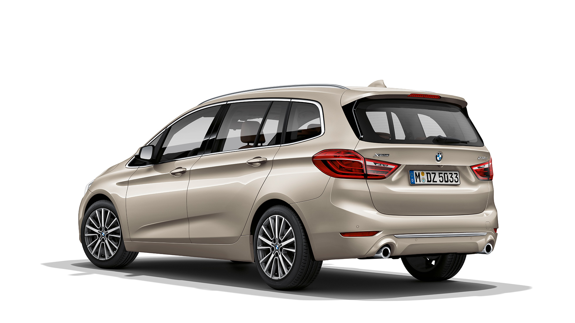 Dreiviertel-Heckansicht BMW 2er Gran Tourer Modell Luxury Line BMW 2er Gran Tourer 218d xDrive Modell Luxury Line F46 Facelift 2018 Jucarobeige metallic Dreiviertel-Heckansicht