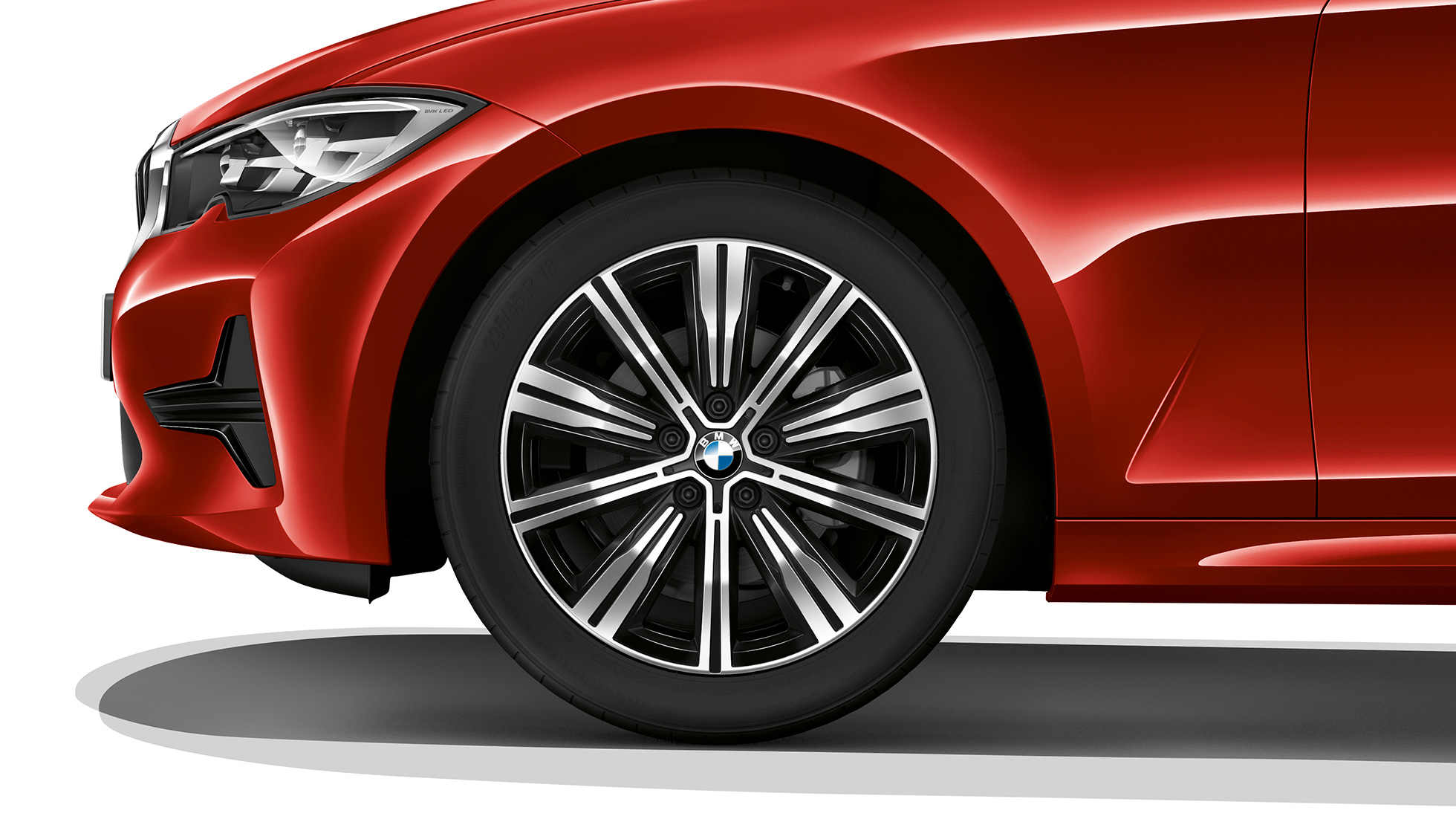 BMW 3er Limousine, Modell Advantage Leichtmetallrad. Nahaufnahme des Leichtmetallrads der BMW 3er Limousine mit der Ausstattung des Modells Advantage.