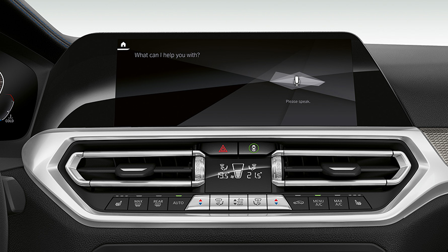 BMW 3er Limousine (G20), BMW Intelligent Personal Assistant. Frontale Nahaufnahme des Cockpit Displays der BMW 3er Limousine (G20) mit BMW Intelligent Personal Assistant.