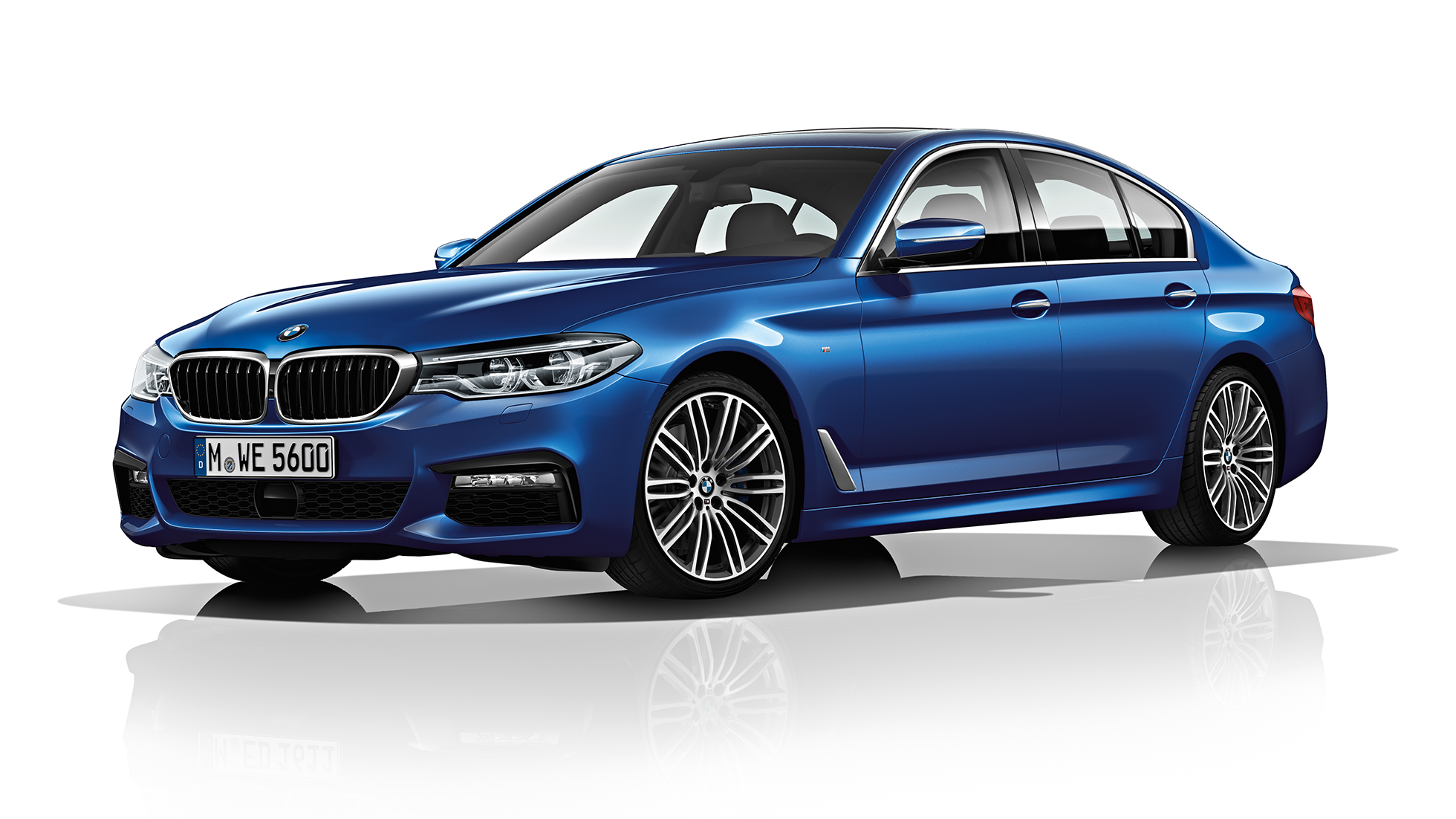 M Sportpaket Dreiviertel-Frontansicht BMW 5er Limousine 540i Limousine M Sportpaket BMW 5er Limousine 540i Limousine G30 Mediterranblau metallic Dreiviertel-Frontansicht