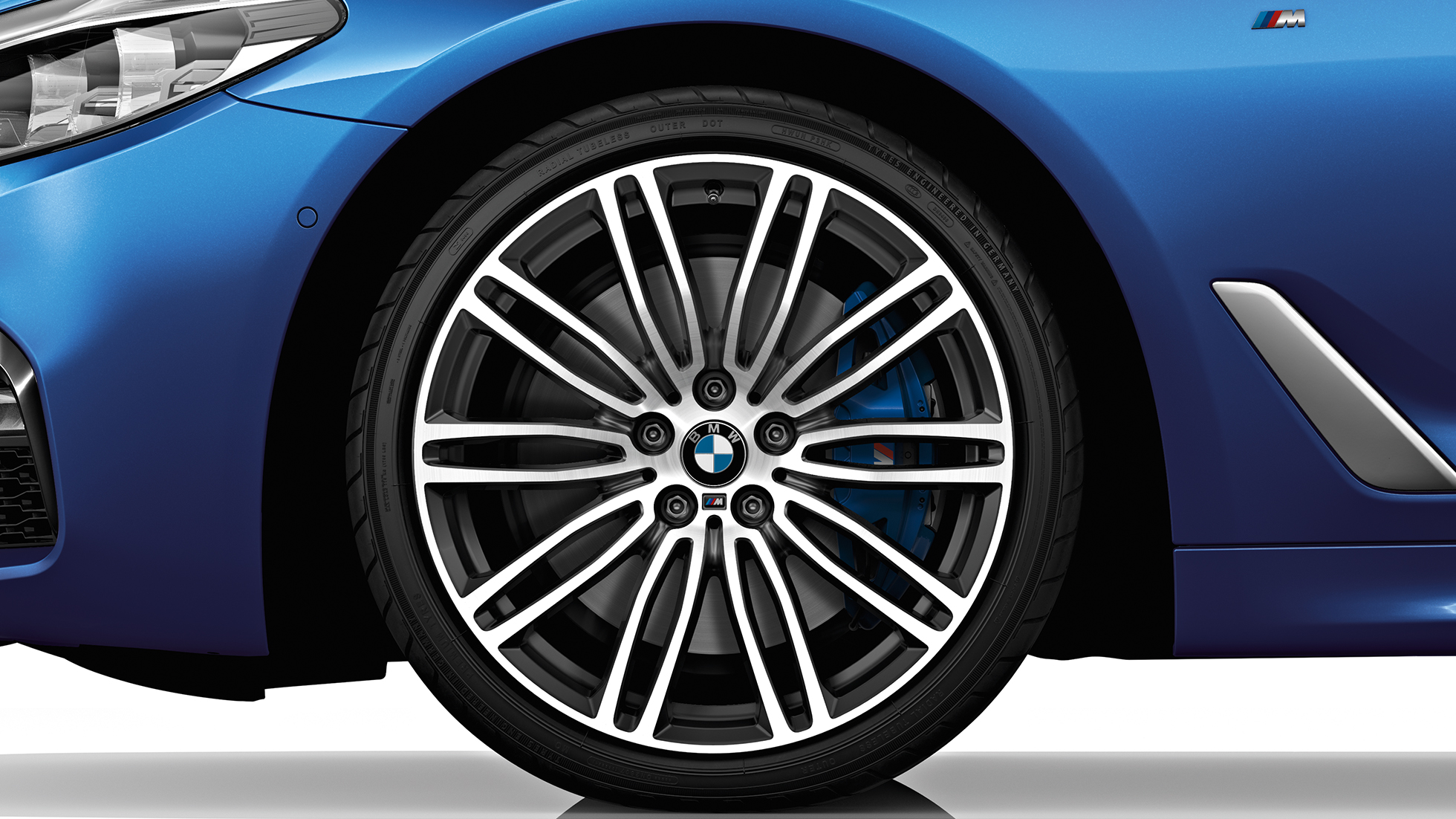 M Sportpaket Räder BMW 5er Limousine 540i Limousine M Sportpaket BMW 5er Limousine 540i Limousine G30 Mediterranblau metallic Räder