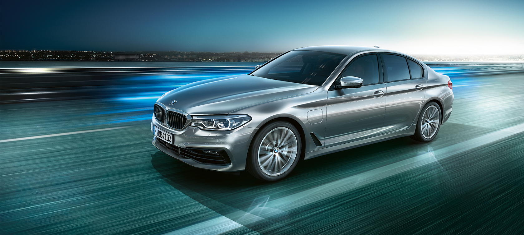 BMW 530e Limousine BMW 530e Limousine bmw 5er Plug-In Hybrid limousine Glaciersilber metallic Dreiviertel-Frontansicht