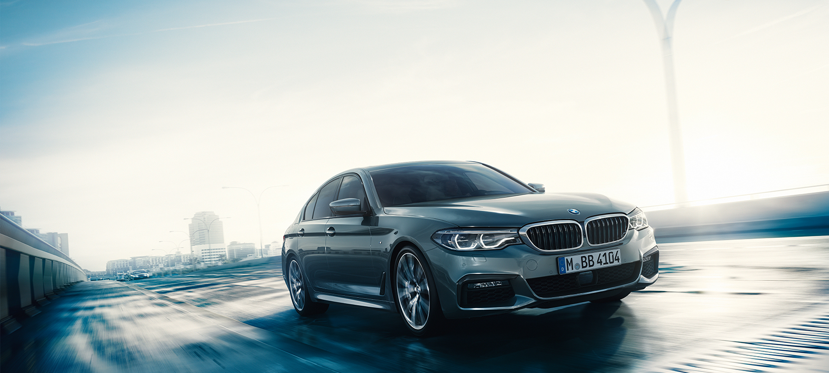 BMW 5er Limousine Modelle Ausstattungen Modelle Ausstattungen BMW 5er Limousine 540i Limousine G30 Bluestone metallic Dreiviertel-Frontansicht