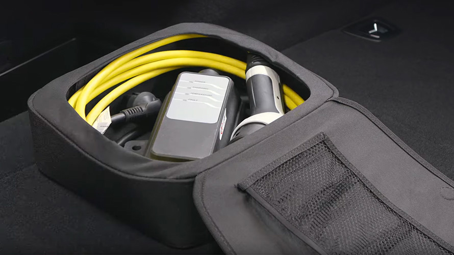Ladezubehör für BMW Plug-In Hybrid in Tasche BMW Ladezubehör für BMW Plug-In Hybrid in Tasche Nahaufnahme