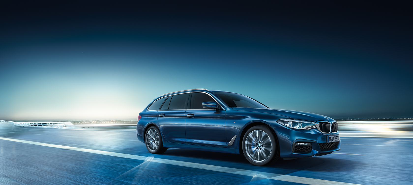 BMW 5er Touring 530d xDrive Touring BMW 5er Touring 530d xDrive Touring G31 Mediterranblau metallic Dreiviertel Seitenansicht