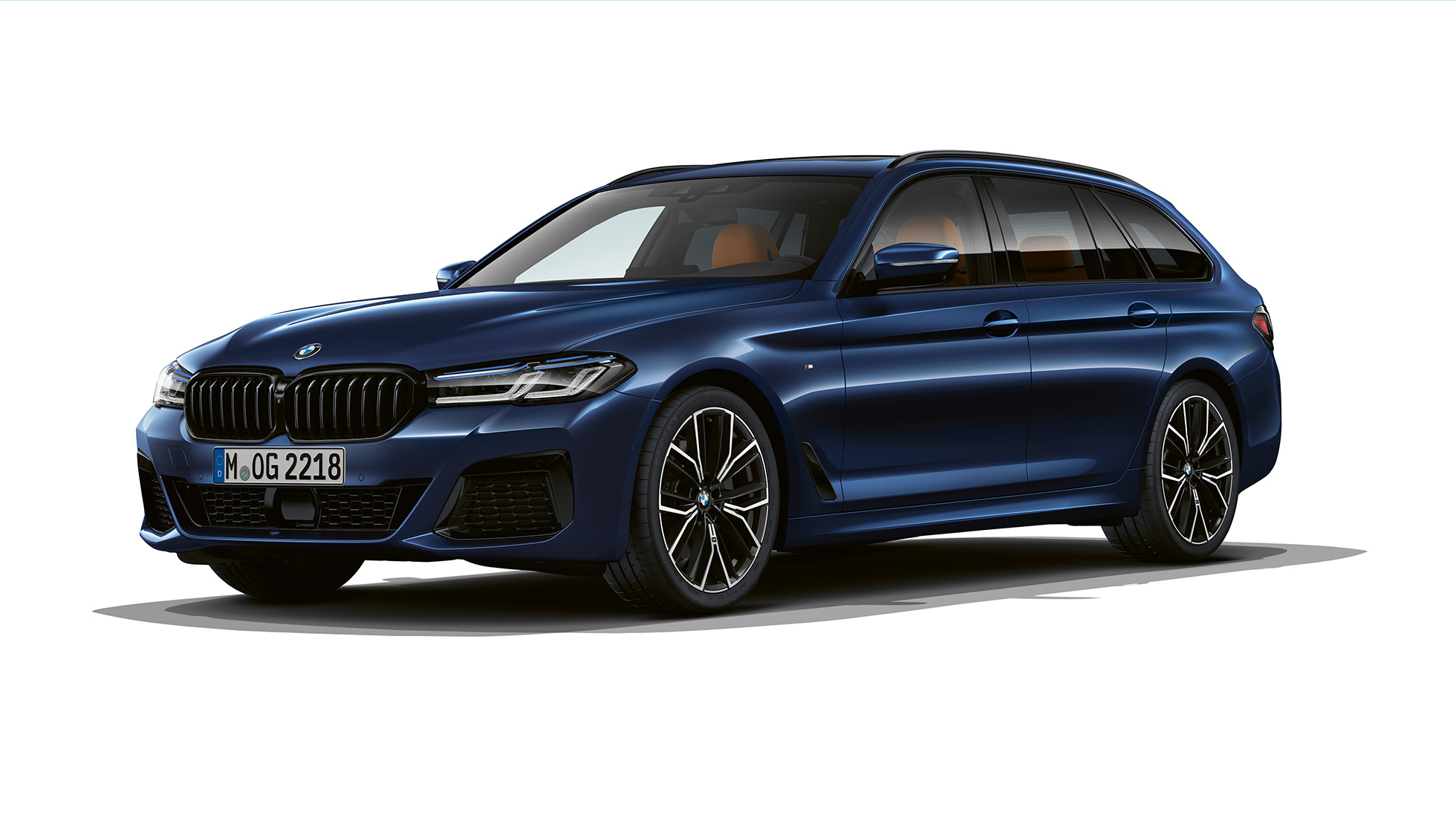 BMW 5er Touring G31 M Sportpaket Front BMW 5er Touring 530e G31 2020 M Sportpaket in Tansanitblau II metallic Dreiviertel-Frontansicht