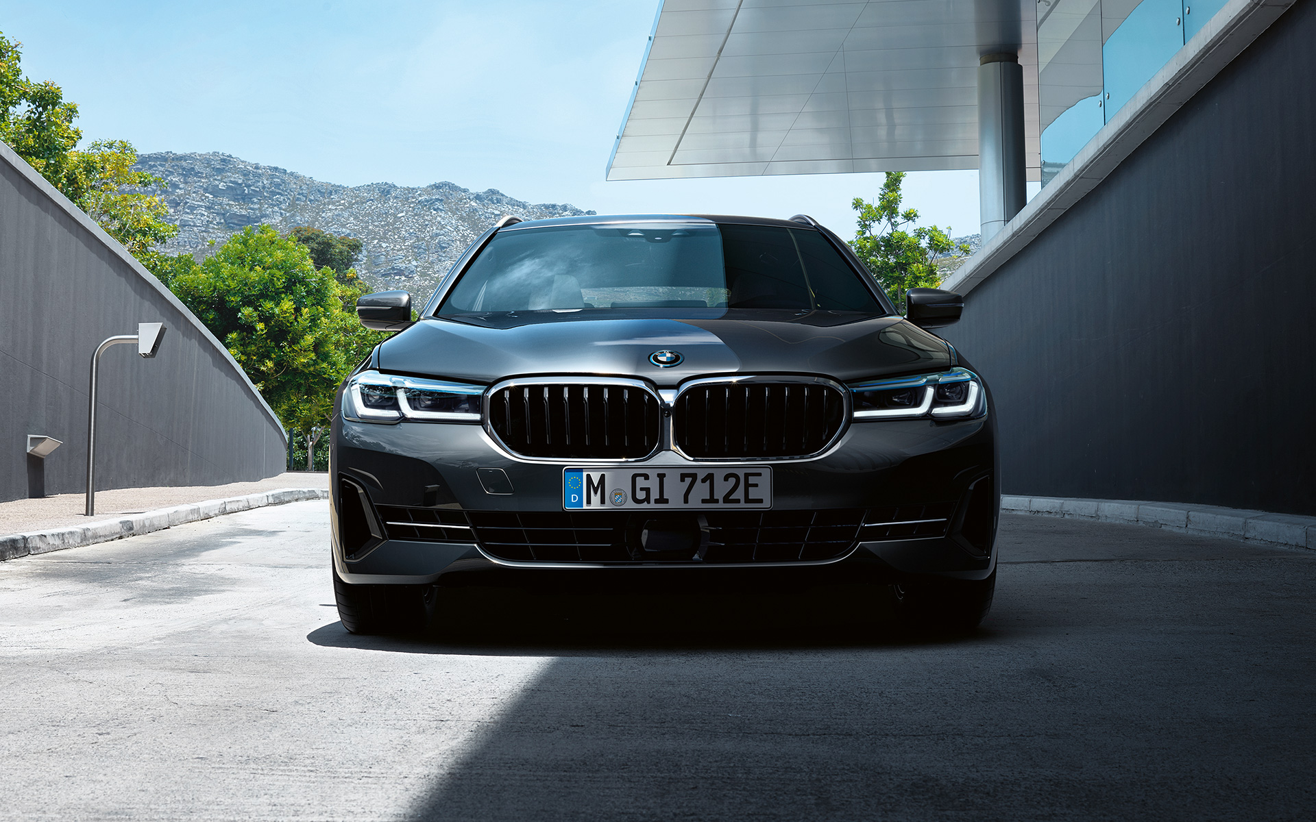 BMW Niere und Frontschürze BMW 5er Touring G31 Facelift 2020 Sophistograu Front 