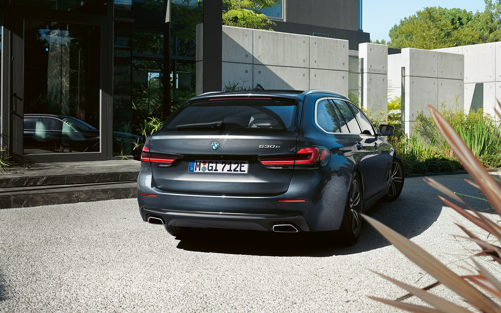 Heckschürze und Freiform-Endrohre BMW 5er Touring G31 Facelift 2020 Sophistograu Heck 