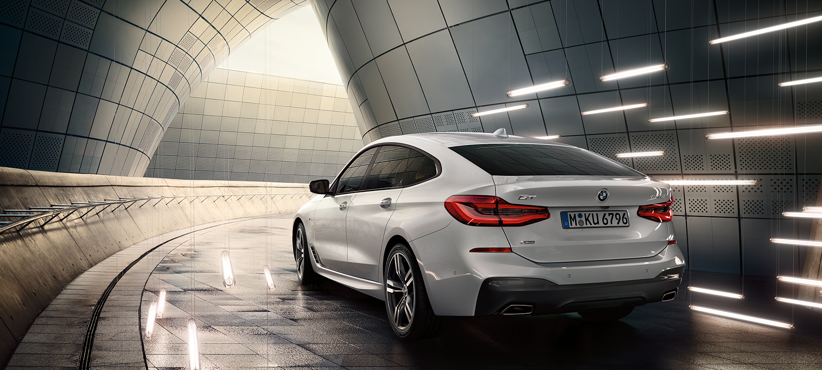 BMW 6er Gran Turismo G32 Dreiviertel-Heckansicht BMW 6er Gran Turismo G32 2017 Mineralweiß metallic Dreiviertel-Heckansicht