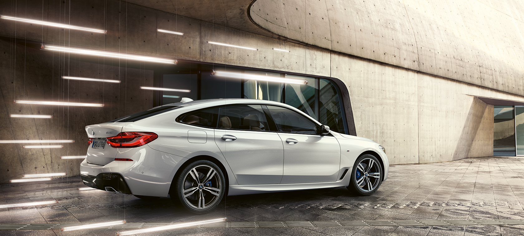 BMW 6er Gran Turismo G32 Dreiviertel-Heckansicht BMW 6er Gran Turismo G32 2017 Mineralweiß metallic Dreiviertel-Heckansicht