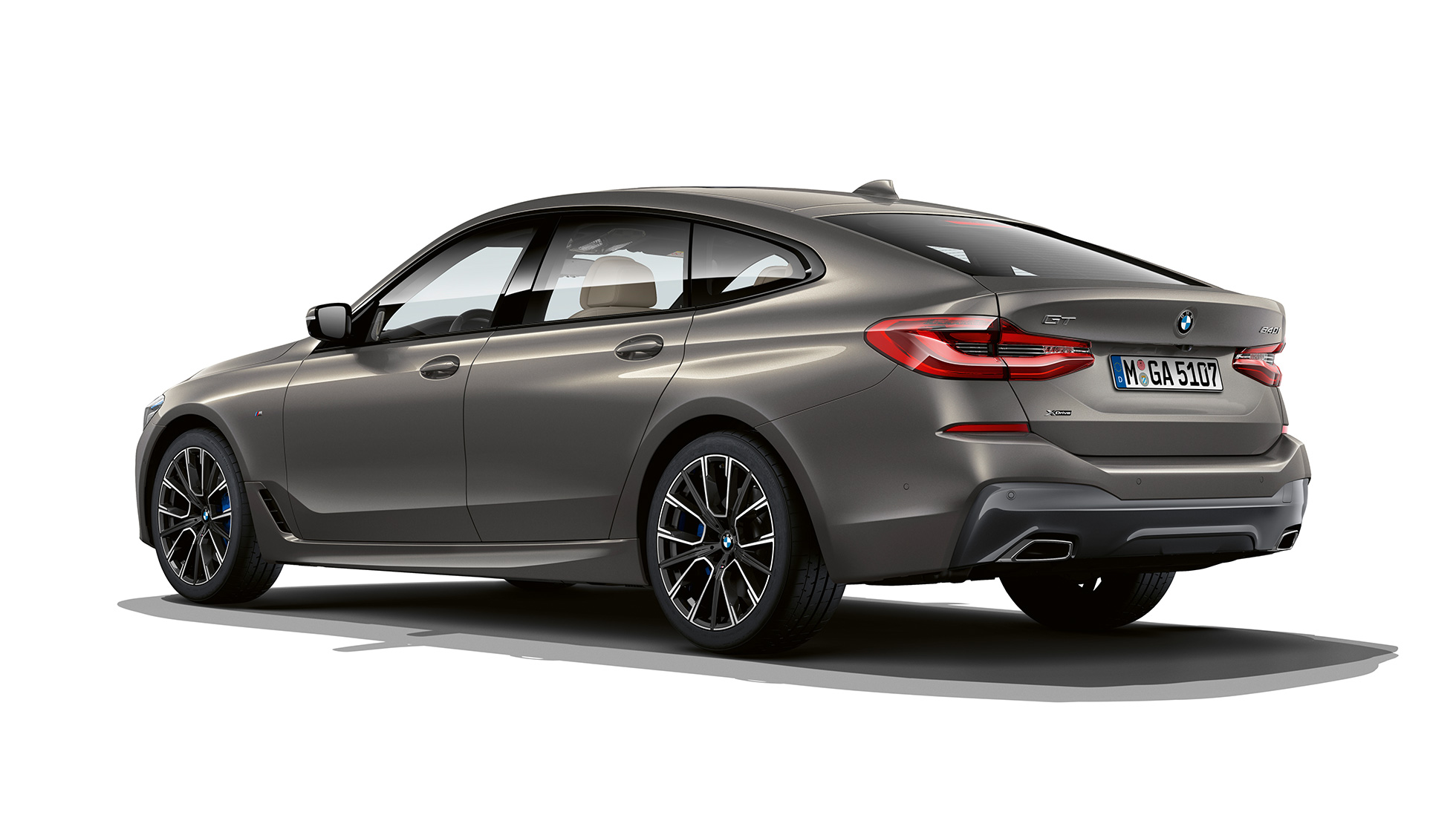Heck BMW 6er Gran Turismo M Sportpaket G32 2020 BMW 6er Gran Turismo G32 640i xDrive 2020 M Sportpaket Berninagrau Bernsteineffekt Dreiviertel-Heckansicht