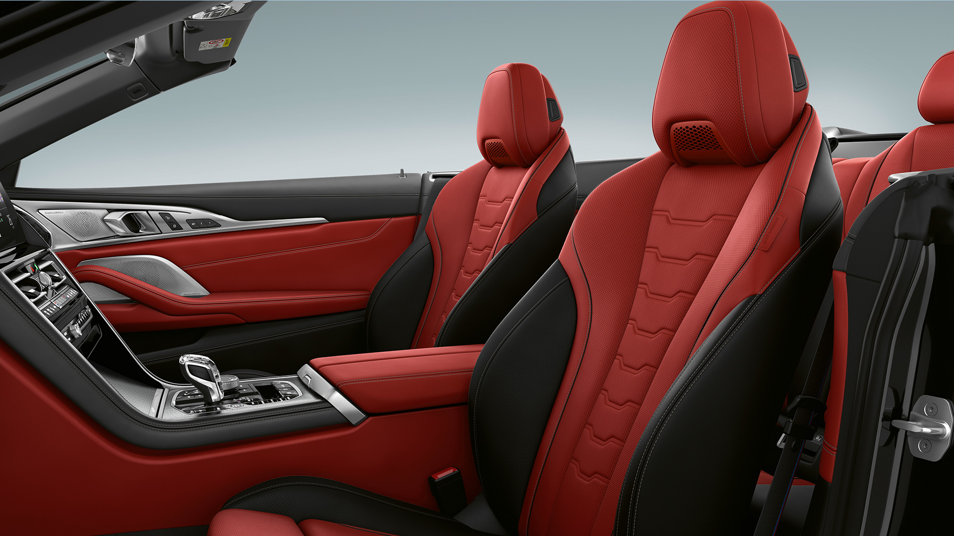 BMW M850i xDrive, Carbonschwarz metallic, BMW Individual erweiterten Lederausstattung in Leder 'Merino' Fionarot/Schwarz. BMW M850i xDrive, Carbonschwarz metallic, BMW Individual erweiterten Lederausstattung in Leder 'Merino' Fionarot/Schwarz.