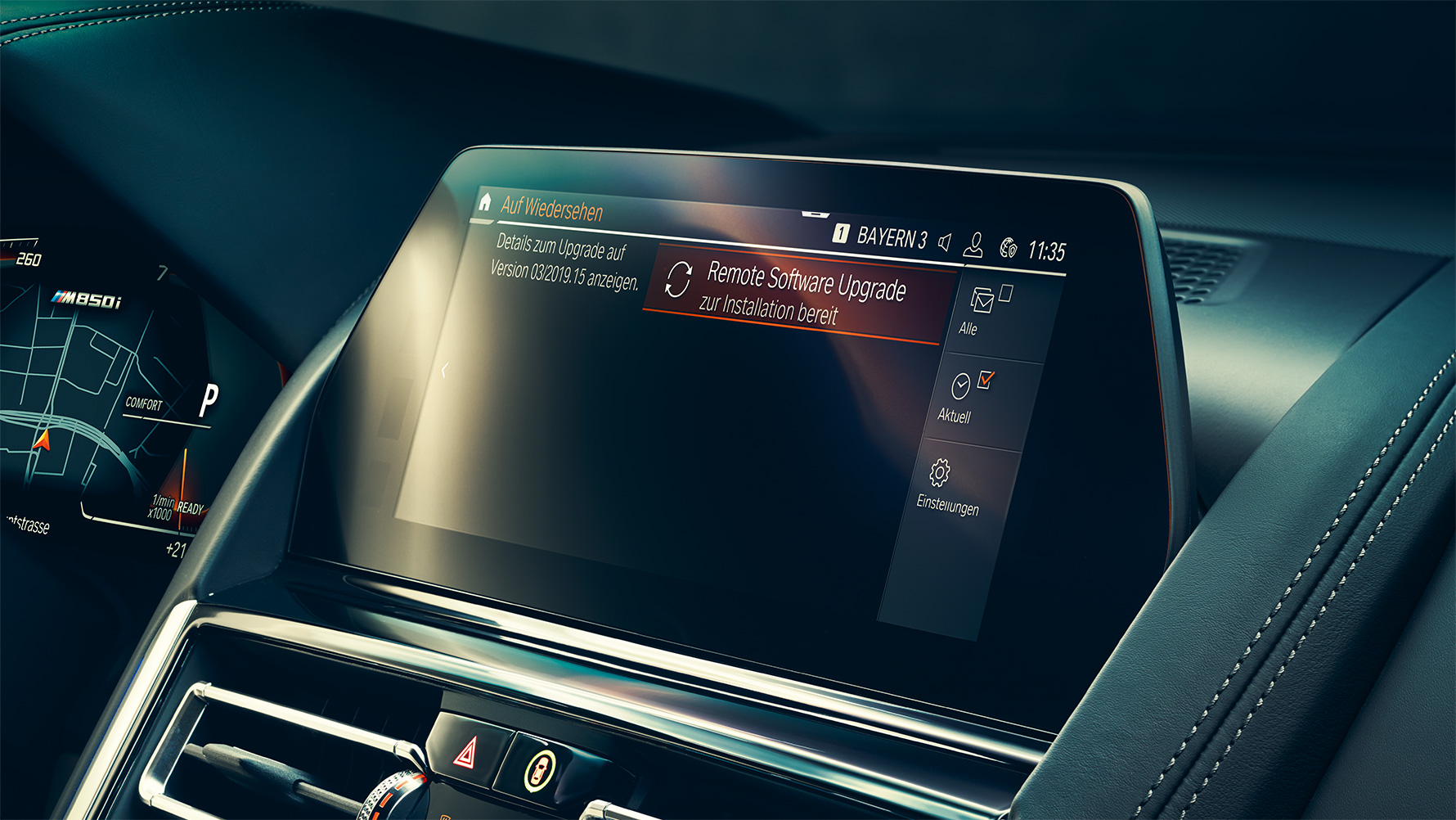 BMW 8er Coupé, Cockpit Innenraum des BMW 8er Coupé mit Control Display und Remote Software Upgrade.