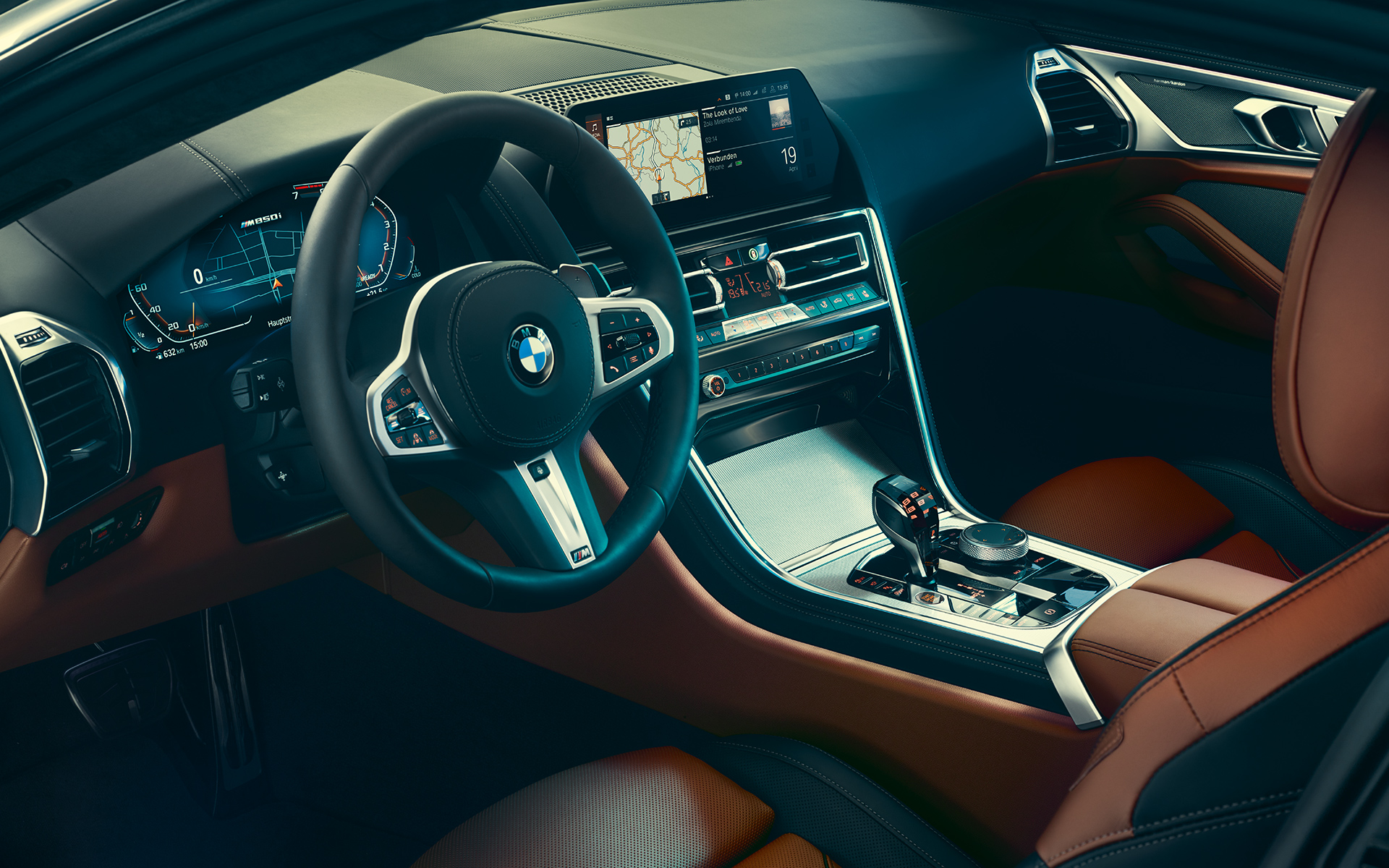 BMW 8er Coupé, Lenkrad Der Innenraum des BMW 8er Coupé mit Fokus auf das Lenkrad.