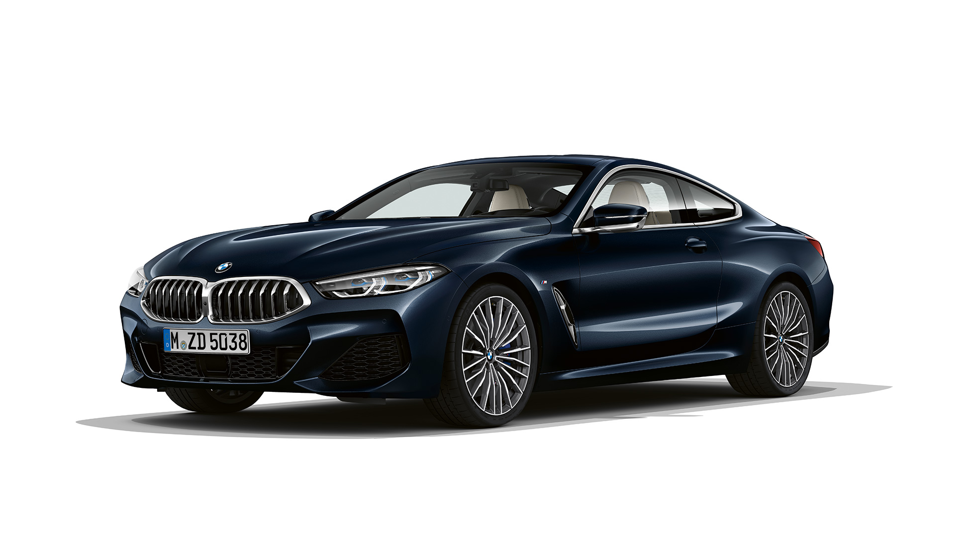 BMW 8er Coupé, Dreiviertel-Frontansicht. BMW 8er Coupé, Carbonschwarz metallic, Dreiviertel-Frontansicht.
