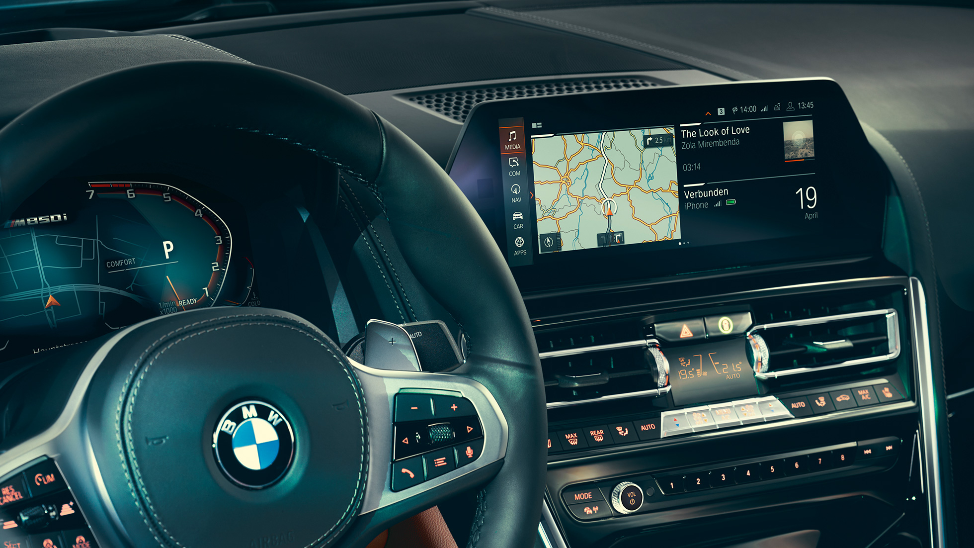 BMW 8er Coupé, Cockpit. BMW 8er Coupé, Cockpit, Nahaufnahme mit Lenkrad und Control Display.