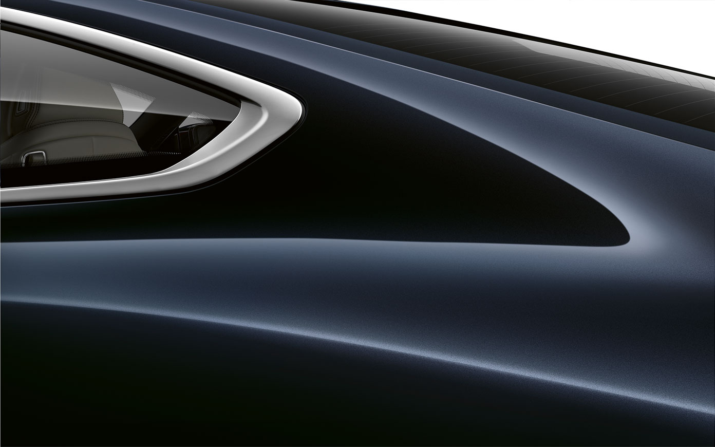BMW 8er Coupé, Nahaufnahme C-Säule. Nahaufnahme der C-Säule des BMW 8er Coupé in Carbonschwarz metallic.