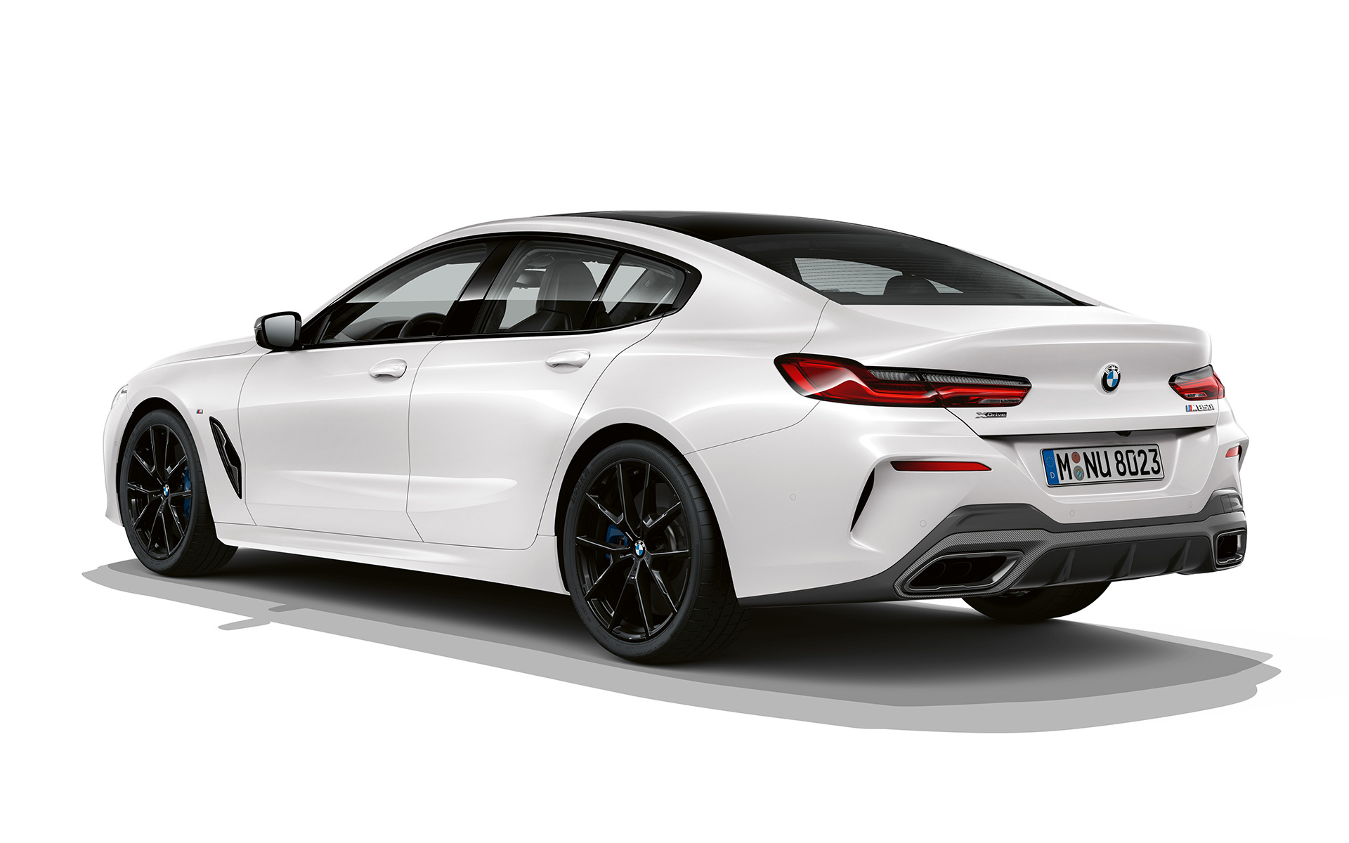 Pure Contrast Dreiviertel-Heckansicht BMW 8er Gran Coupé, Pure Contrast Dreiviertel-Heckansicht