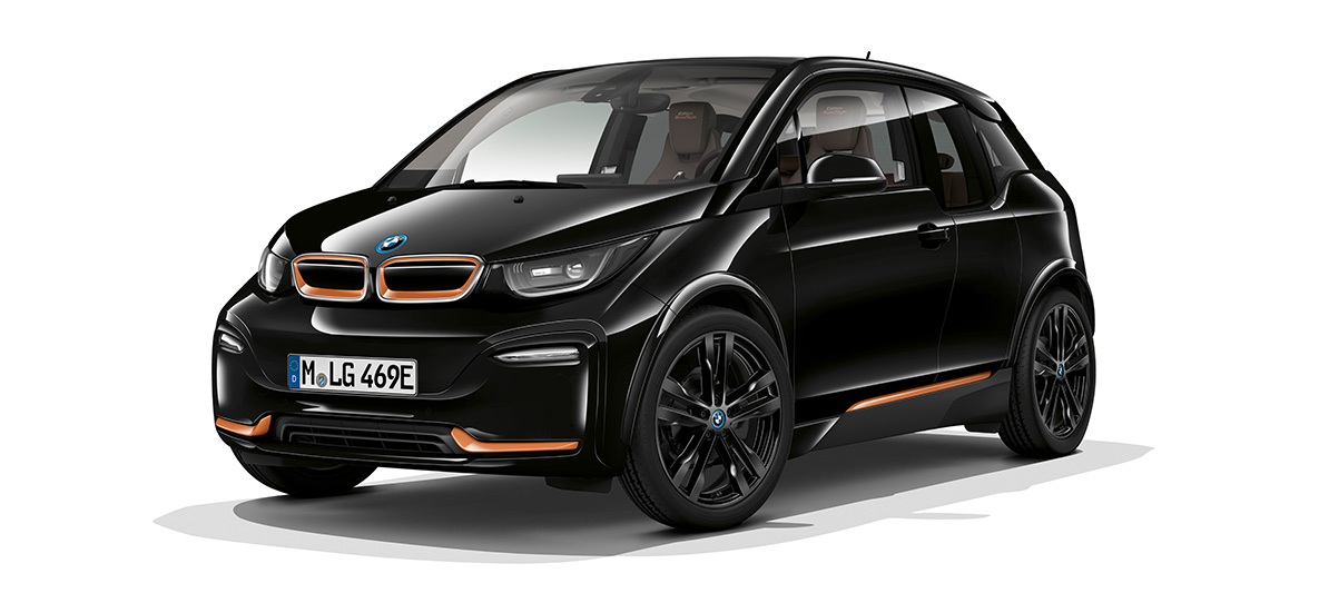 BMW i3s Edition RoadStyle 2019 Dreiviertel-Frontansicht BMW i3s Edition RoadStyle 2019 I01 Fluid Black mit E-Copper-Akzenten Dreiviertel-Frontansicht