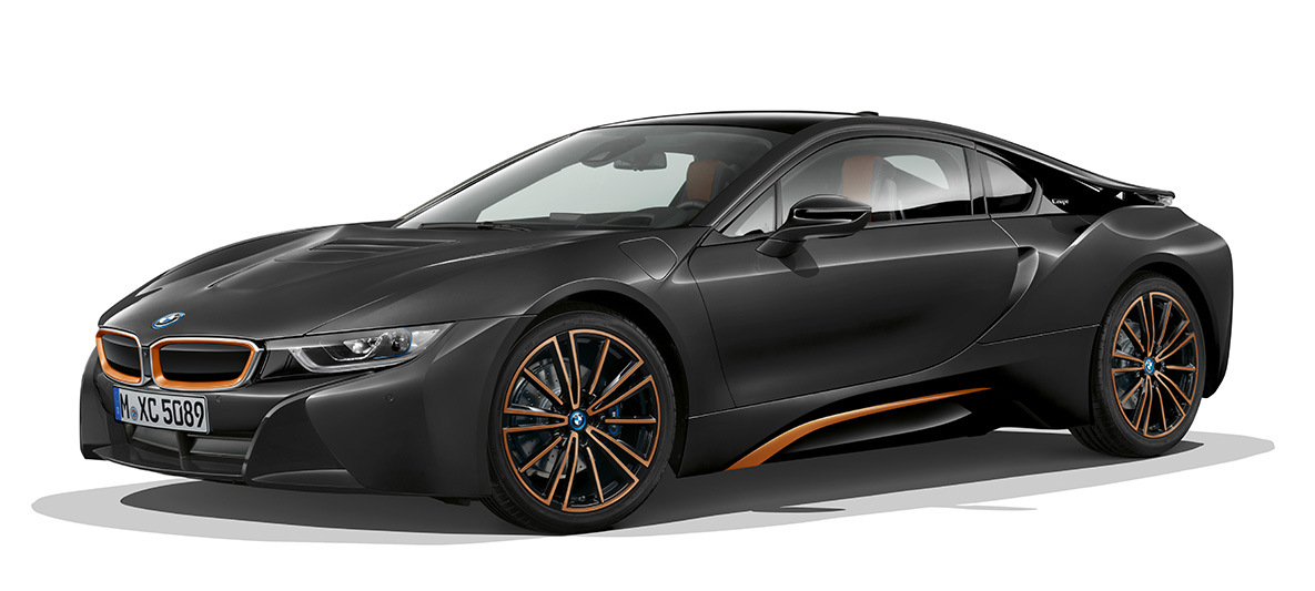 BMW i8 Coupé Ultimate Sophisto Edition, Dreiviertel-Front BMW i8 Coupé Ultimate Sophisto Edition, Sophistograu, Dreiviertel-Front