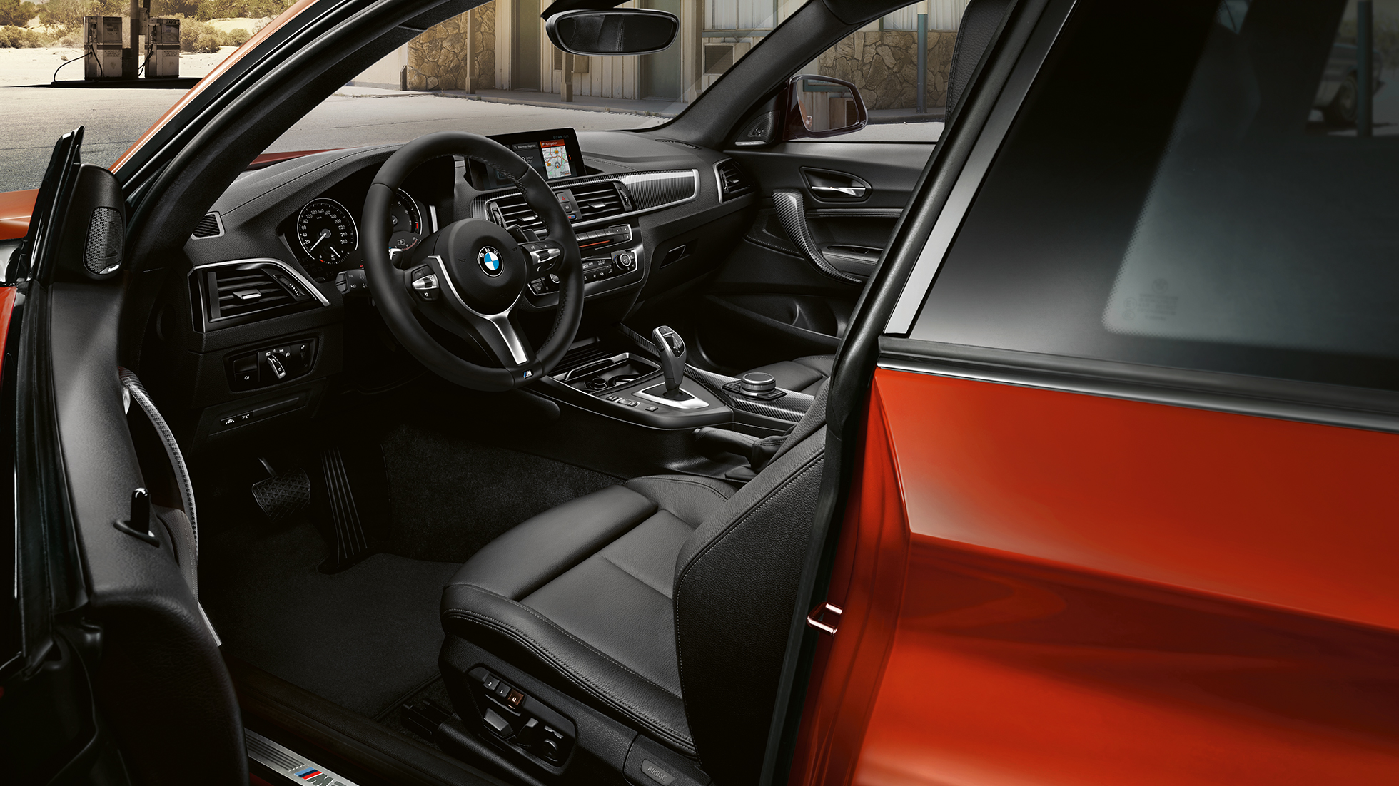 Cockpit BMW M240i Coupé Cockpit BMW M240i Coupé F22 2017 Sunset Orange metallic Innenraum