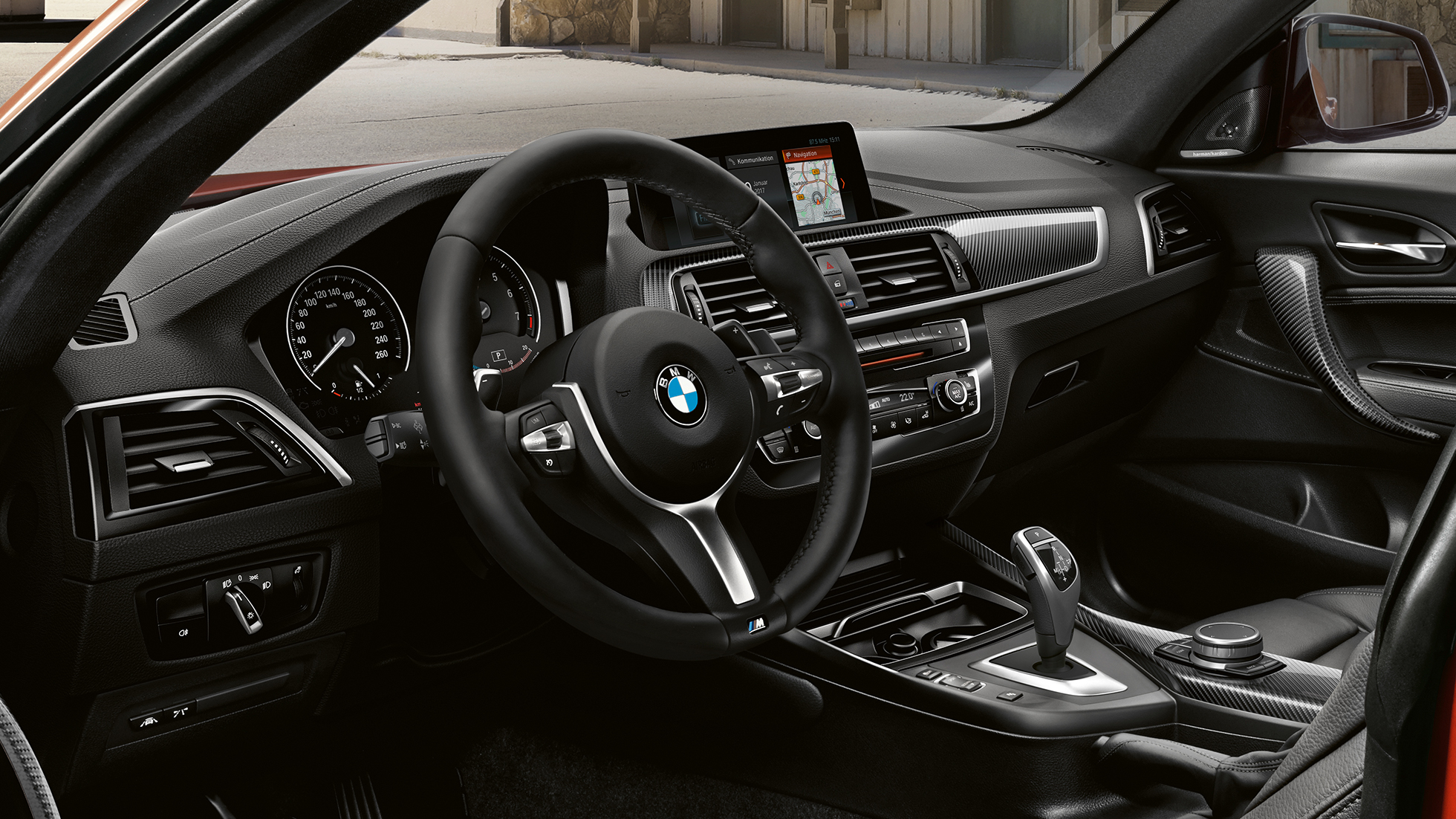 Cockpit BMW M240i Coupé Cockpit BMW M240i Coupé F22 2017 Sunset Orange metallic Innenraum