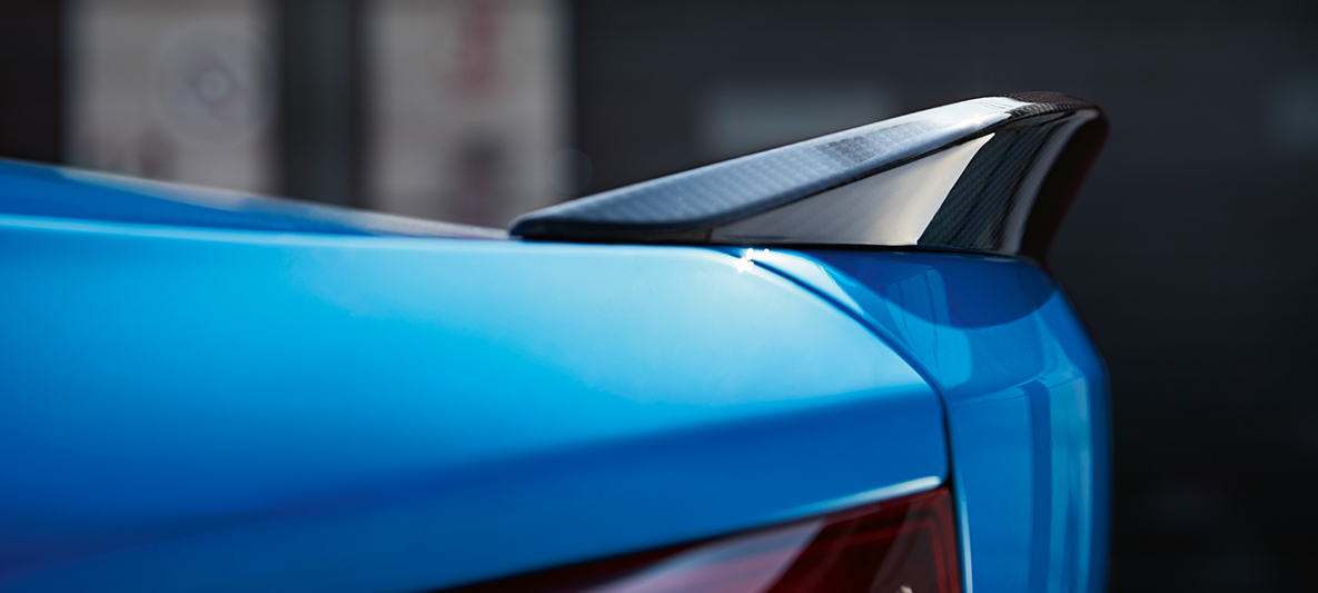 Heckspoiler BMW M2 CS Heckspoiler BMW M2 CS F87 Misano Blau metallic Nahaufnahme
