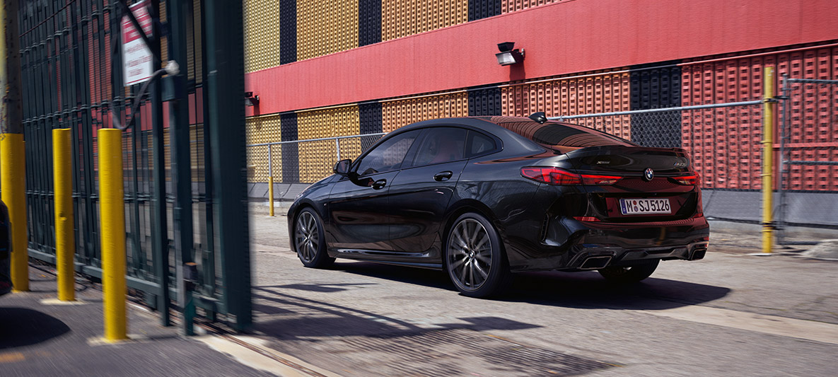M Performance Paket BMW M235i xDrive Gran Coupé M Performance Paket BMW M235i xDrive Gran Coupé Black Sapphire metallic F44 Dreiviertel-Seitenansicht