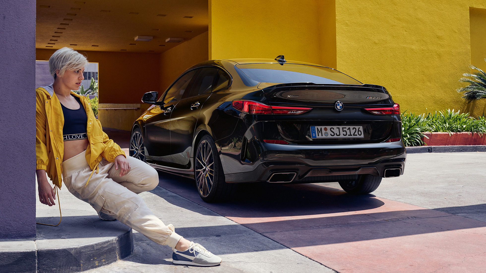 Heckpartie BMW M235i xDrive Gran Coupé Athletische Heckpartie BMW M235i xDrive Gran Coupé 2020 Black Sapphire metallic F44 Dreiviertel-Heckansicht
