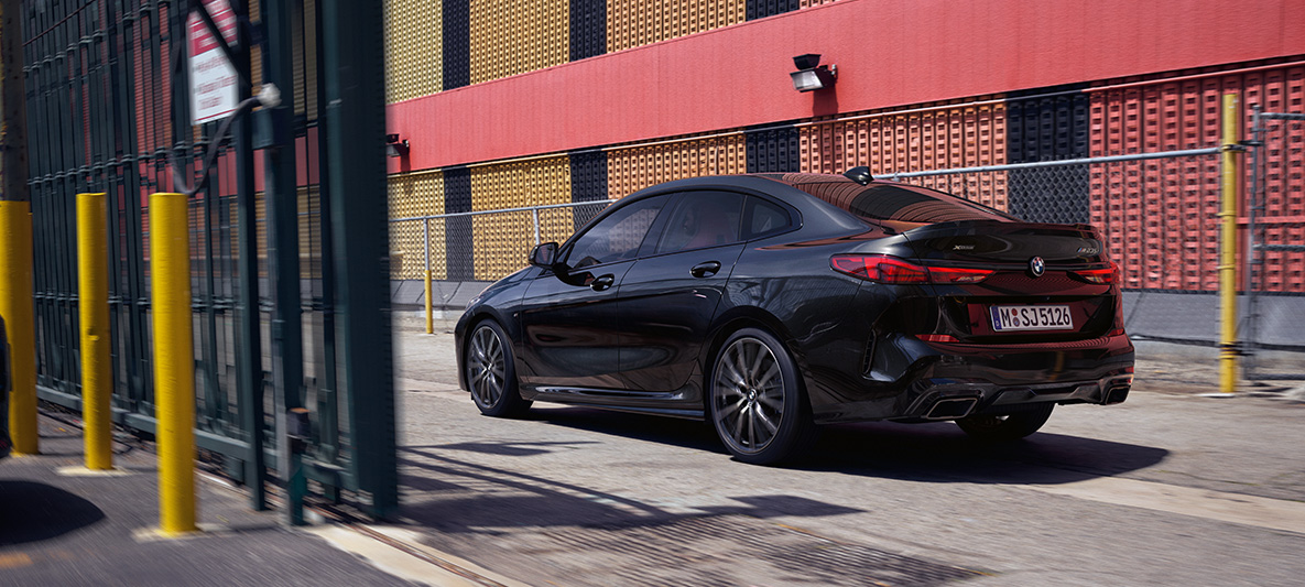 M Performance Paket BMW M235i xDrive Gran Coupé F44 M Performance Paket BMW M235i xDrive Gran Coupé F44 Black Sapphire metallic Dreiviertel-Seitenansicht